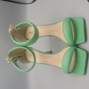 Novus Green High Heels Sandals Ankle Straps Size 9